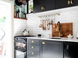 Tiny Inner City Cottage 2 Bedrooms