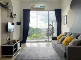 Black & White 3BR Condo near Taiping Lake Garden Zoo with Netflix WiFi