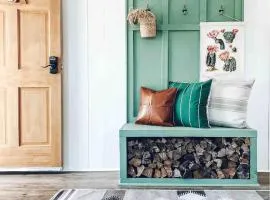 Yosemite Boho Bungalow, Pet Friendly & Mtn Views!