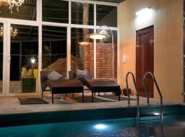 Deodar I Luxury Tent Retreat in Majkhali w Heated Pool, hotel in Chaubattia