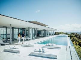 Eagles Nest, hotel u gradu Russell