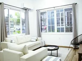 The Village Getaway- 2 Bedroom with luxury comfort and convenience