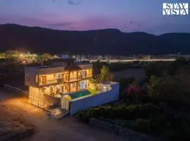 StayVista at The Binclave with Bar, Pvt Indoor Pool & Bonfire