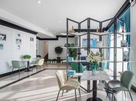 Xana Hotelle Ulanqab Municipal Government Wanda Plaza, מלון בJining