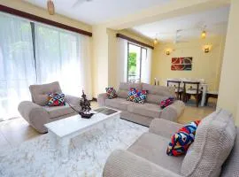 One Bedroom with Swimming Pool 900m from Sarova Whitesands