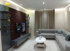 Muchioni's Inn 3-bedrooms on Lively Al-Khoud Souq, hotel a Ḩayl Āl ‘Umayr