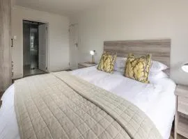 Sunny Side Apartment by First Private Stays