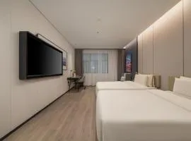 Atour Hotel Chongqing Jiefangbei Linjiangmen Metro Station