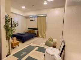 Studio Unit in Manhattan Heights with Balcony, apart-hotel u gradu Sampong