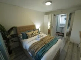 Modern 3-Bed Detached Home-Contractors, Families & Professionals