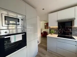 Spacious 5 Bedroom House Addlestone