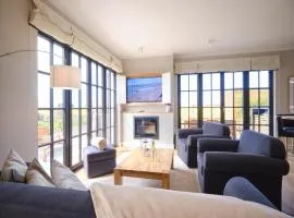 Reetland am Meer - LuxusPlus Reetdachvilla mit 4 Schlafzimmern, Außensauna, Loungebereich und Kamin H09