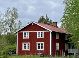 Swedish Country House From 1785 Close To Lake, Hotel in Ramkvilla