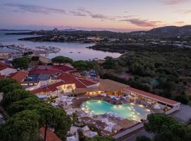 Club Esse Cala Bitta, hotel en Baja Sardinia