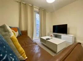 Wokingham Stylish Two Bedroom Apartment