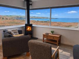 Coastal bungalow, sleeps 5 and ideal for walkers บังกะโลในAmlwch