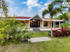 StayVista's The River Villa - Pet-Friendly Riverside Villa with Lawn & Bonfire, Hotel in Bhopal