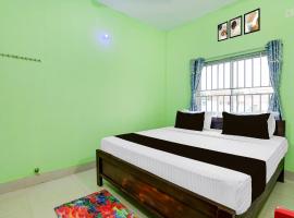 Hotel O SATWIK GUEST HOUSE, hótel í Khandagiri