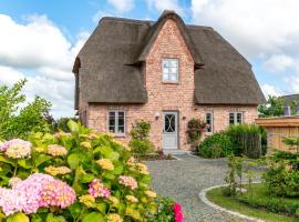 FriesenLodge Föhr mit Sauna und Kamin, Hotel in Utersum