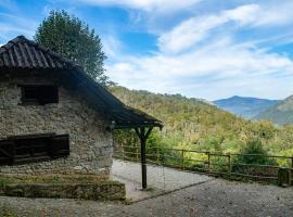 Oihaneko Etxea, la grange dans la for&ecirc;t, tradicionalna kućica u gradu 'Licq-Ath&eacute;rey'