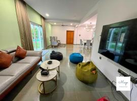 Fiesta by MagoStays - 3BR Luxury Pool Villa, hotel en Farrukhnagar