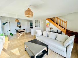 The cottage with the blue garden - Cottage for 6، فندق في Taulé