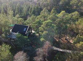 Gluba Treetop Cabins Furunåla, hotell i Harkmark