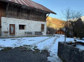 Maison a 20 km des pistes 74210, hotel di Saint-Ferréol