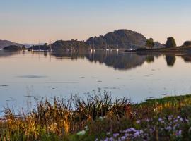The Galley Of Lorne Inn، فندق في آردفين