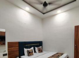 Aastha view inn, kh&aacute;ch sạn c&oacute; chỗ đậu xe ở Amritsar