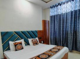 Aastha view inn, готель з парковкою у місті Амрітсар