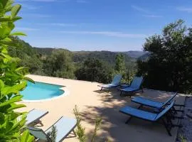 Maison en pierre avec vue exceptionnelle & piscine privée au calme