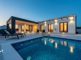 Villa Cesarica ZadarVillas, Hotel in Kakma