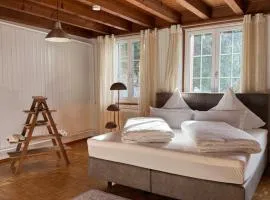 Schweizerhaus Glarus - Historisch & Stilvoll mit Garten