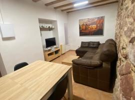 Clau al castell apartament – hotel w mieście Serra