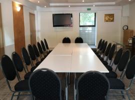 SALA ANTONINA przy KOrtach, hotel a Skorka