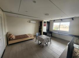 Bright & Cozy Studio in a Calm Family Neighborhood, khách sạn ở Akouda