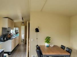 Chalet in menaam, готель у місті Dronrijp