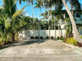 Art Deco Apt w Pool One Mile to Beach Pets Welcome