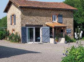 Beautiful 2 bed cottage with swimming pool, hotel Pagéas városában