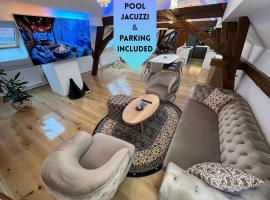 La Luna Royal Deluxe Luxury House with Pool & Jacuzzi, Bikes and Covered Parking, hotel en Našice