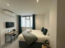 City Centre 2- Bed Apartment - Top Floor - Sleeps 4