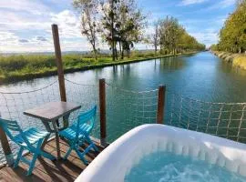 Cottage flottant terrasse jacuzzi privé en supplément aux Portes de Dijon