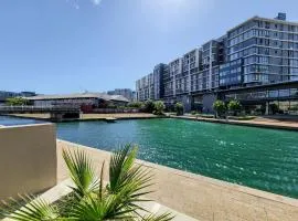 Stunning location, walk to V&A Waterfront, CTICC
