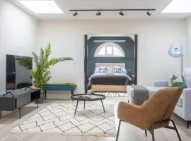 GuestReady - Luxurious living with sea views