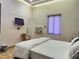 Hotel MRK VILLA, отель в Варанаси