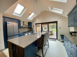 Ascot stunning and modern 4 bedroom town house with 156 sq ft garden office 28