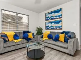 Single-Level Crew Stay 3BR Near Aubrey Projects