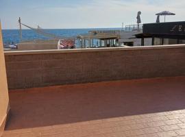 Appartamento Lo Scoglietto a 20 mt dal mare con grande terrazza privata, Hotel in Rosignano Solvay
