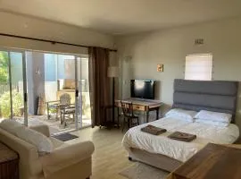 Private spacious studio in Kommetjie close to the beach